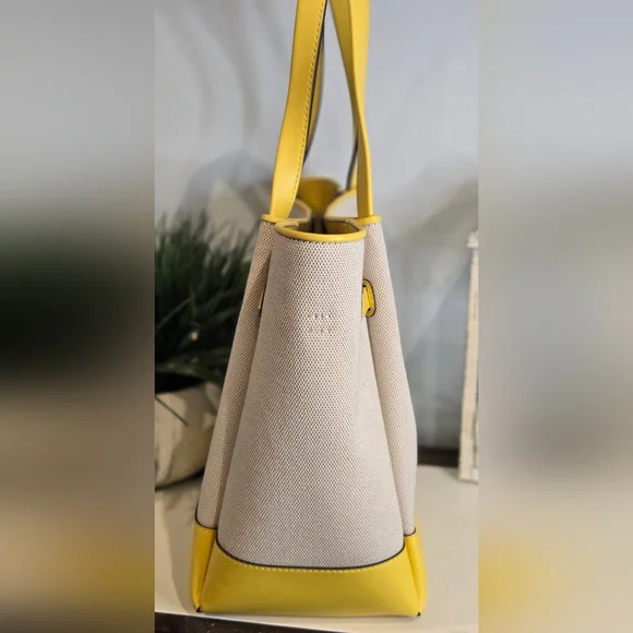 Michael Kors Reed Large Tote Bag - Picture 3 of 12